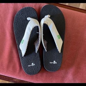 Sanuk 😃sandals sz 6w 🩴